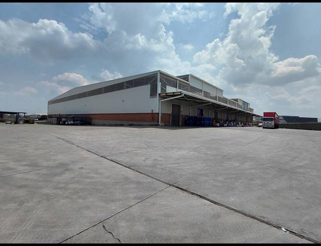 7,838M² WAREHOUSE TO LET IN CLAYVILLE